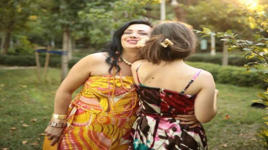 Esra Ceyhan'ın 16 Yıldır Herkesten Sır Gibi Sakladığı Kızı Ayşe'ye Bir Bakın! Annesini Geçti Bile 2